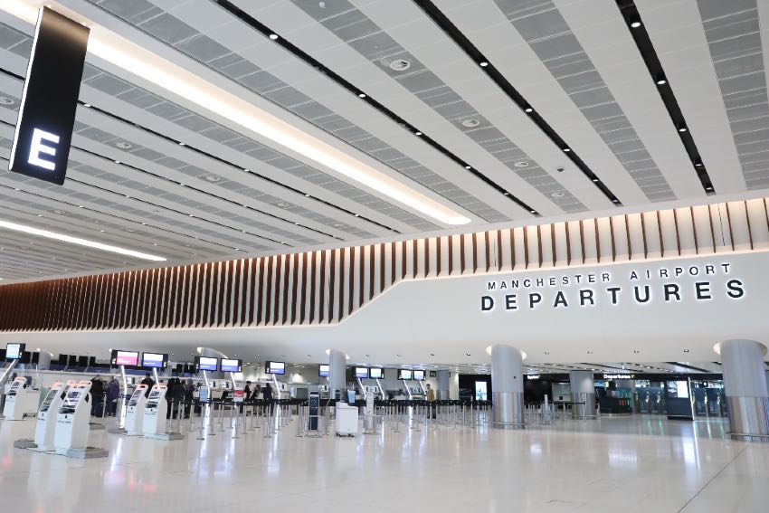 Manchester airport makes ‘huge progress’ in cutting queues